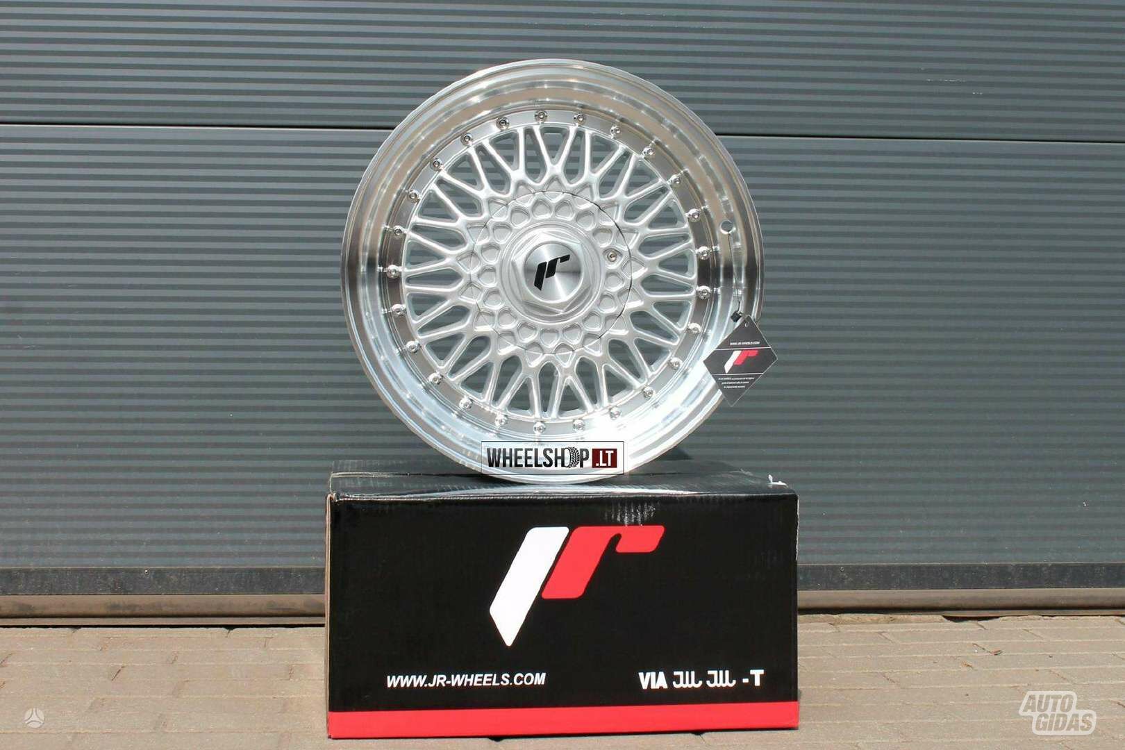 JR9 Silver rims