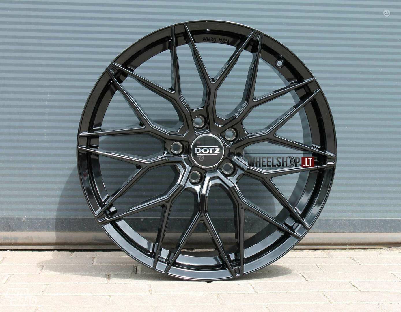 Suzuka Gloss Black rims