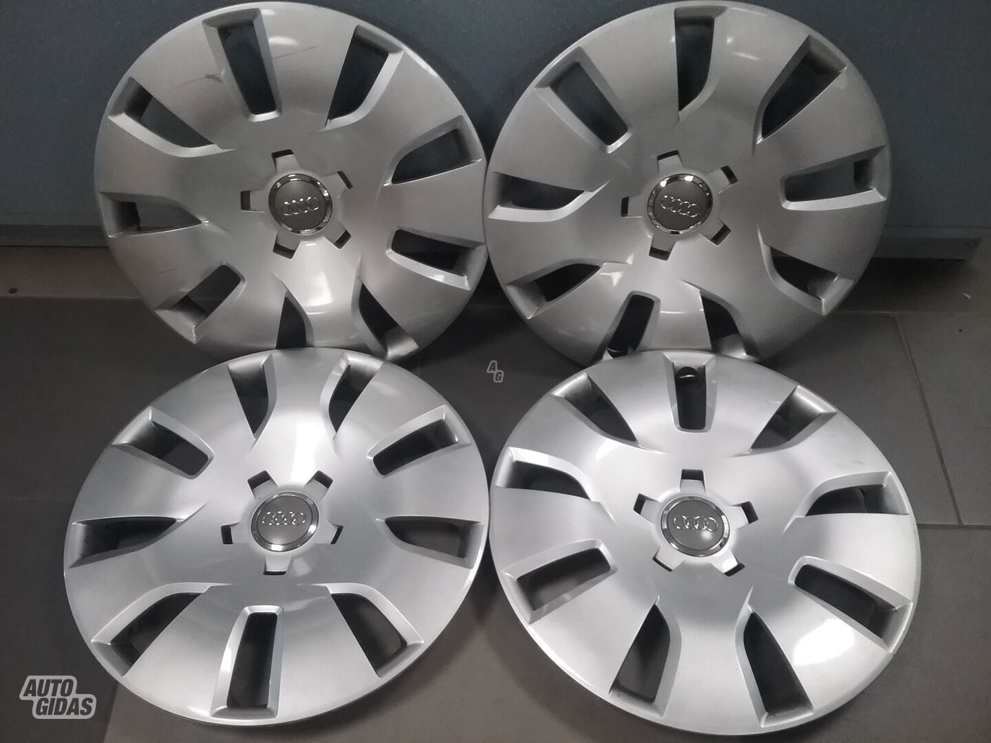 Audi wheel caps R16