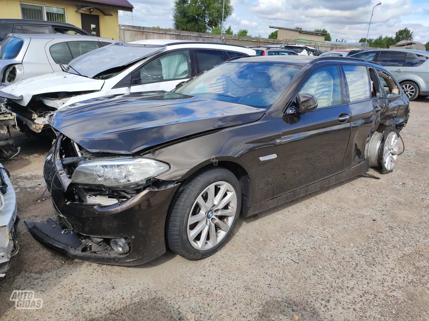 Bmw Serija 5 2014 m dalys