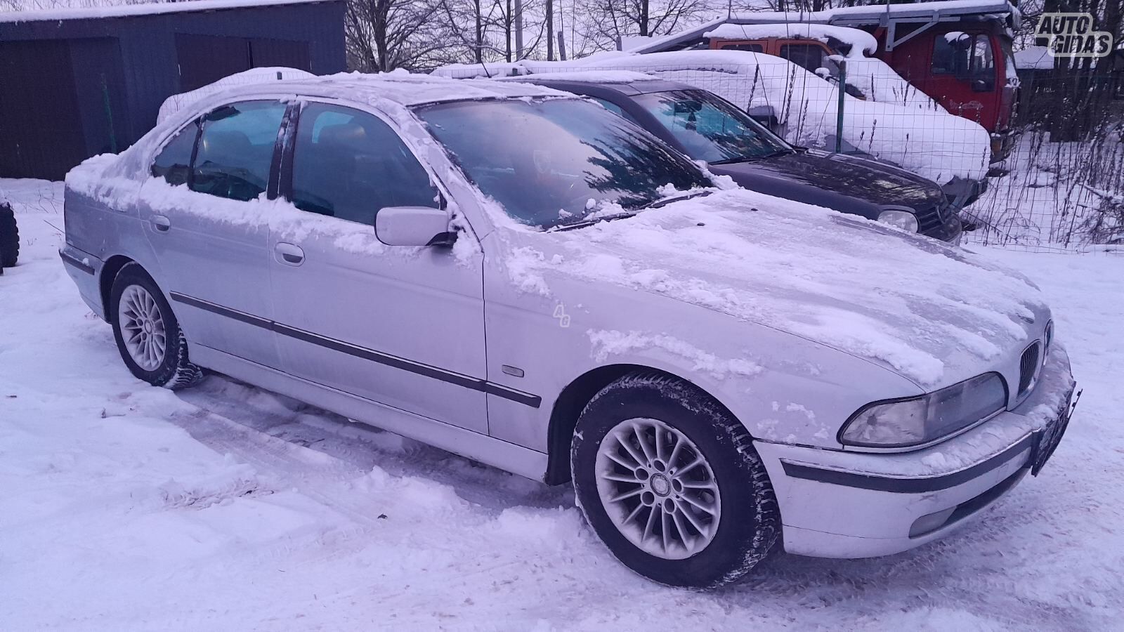 Bmw Serija 5 2000 m dalys