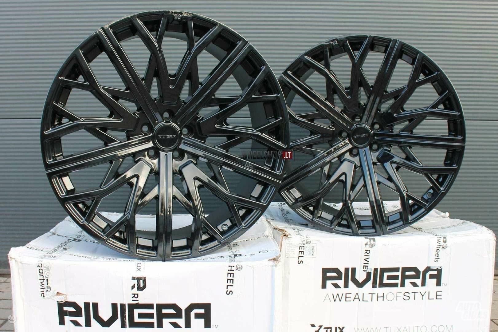 RV131 Gloss Black rims