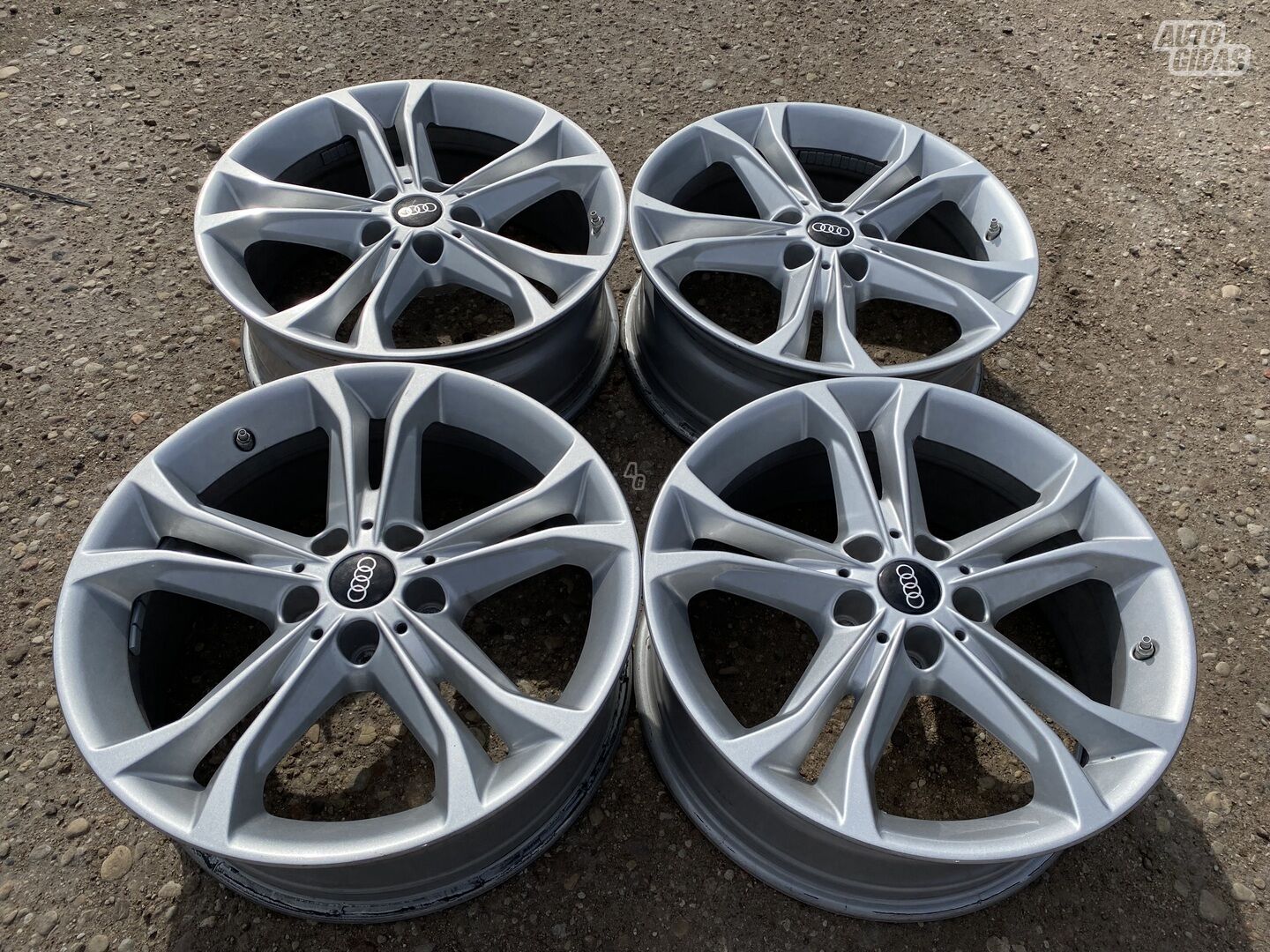 Audi Siunciam, ET22 light alloy R18 rims