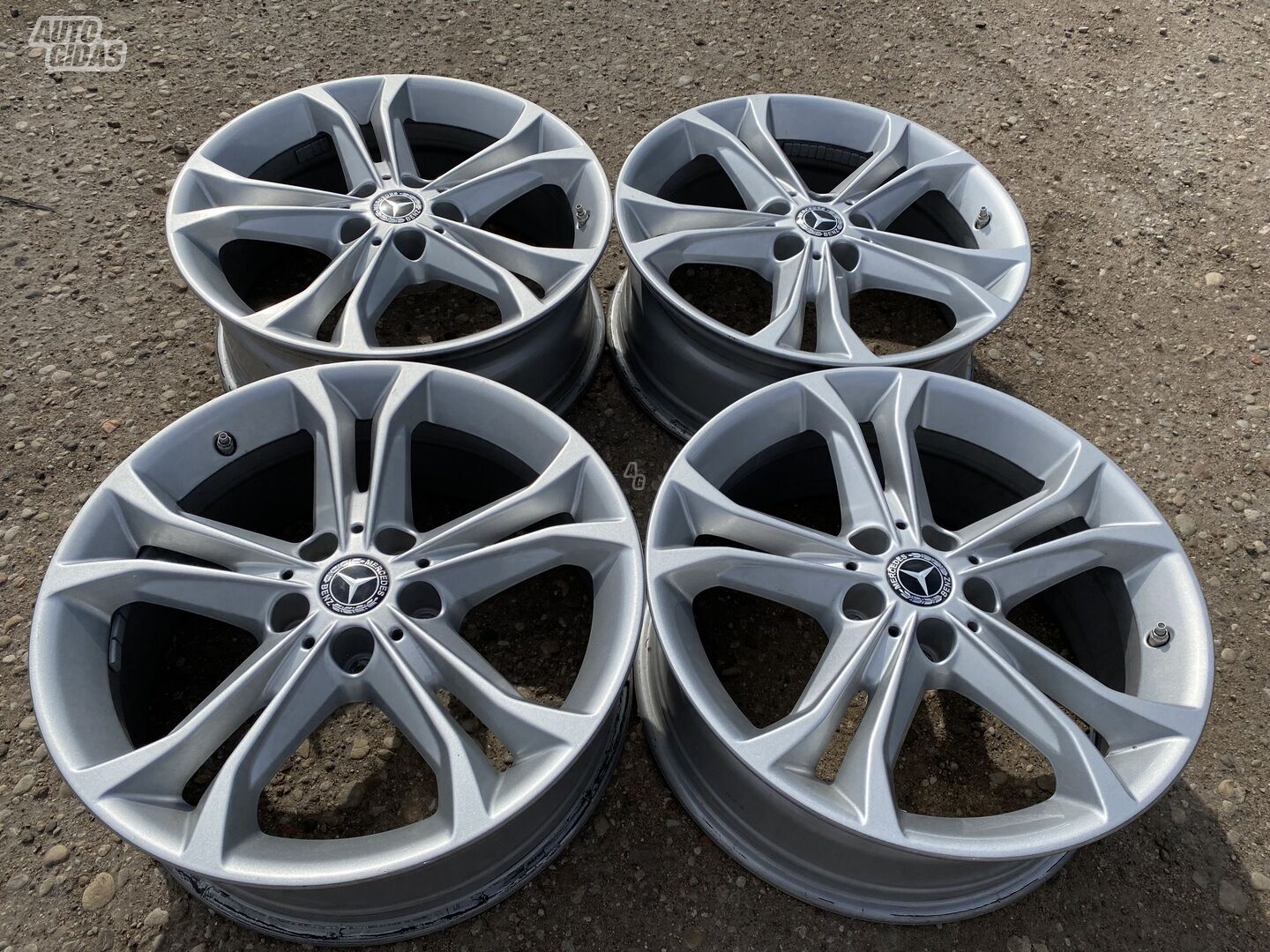 Mercedes-Benz Siunciam, ET22 light alloy R18 rims