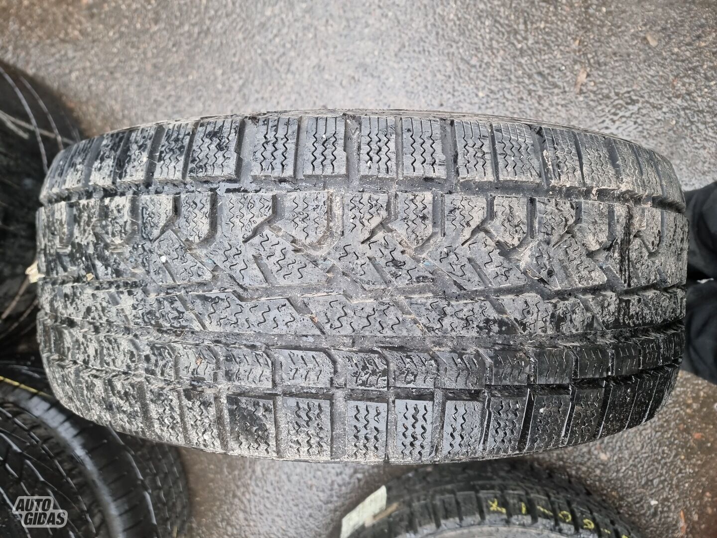 Kumho Izen rv  R17 winter tyres passanger car