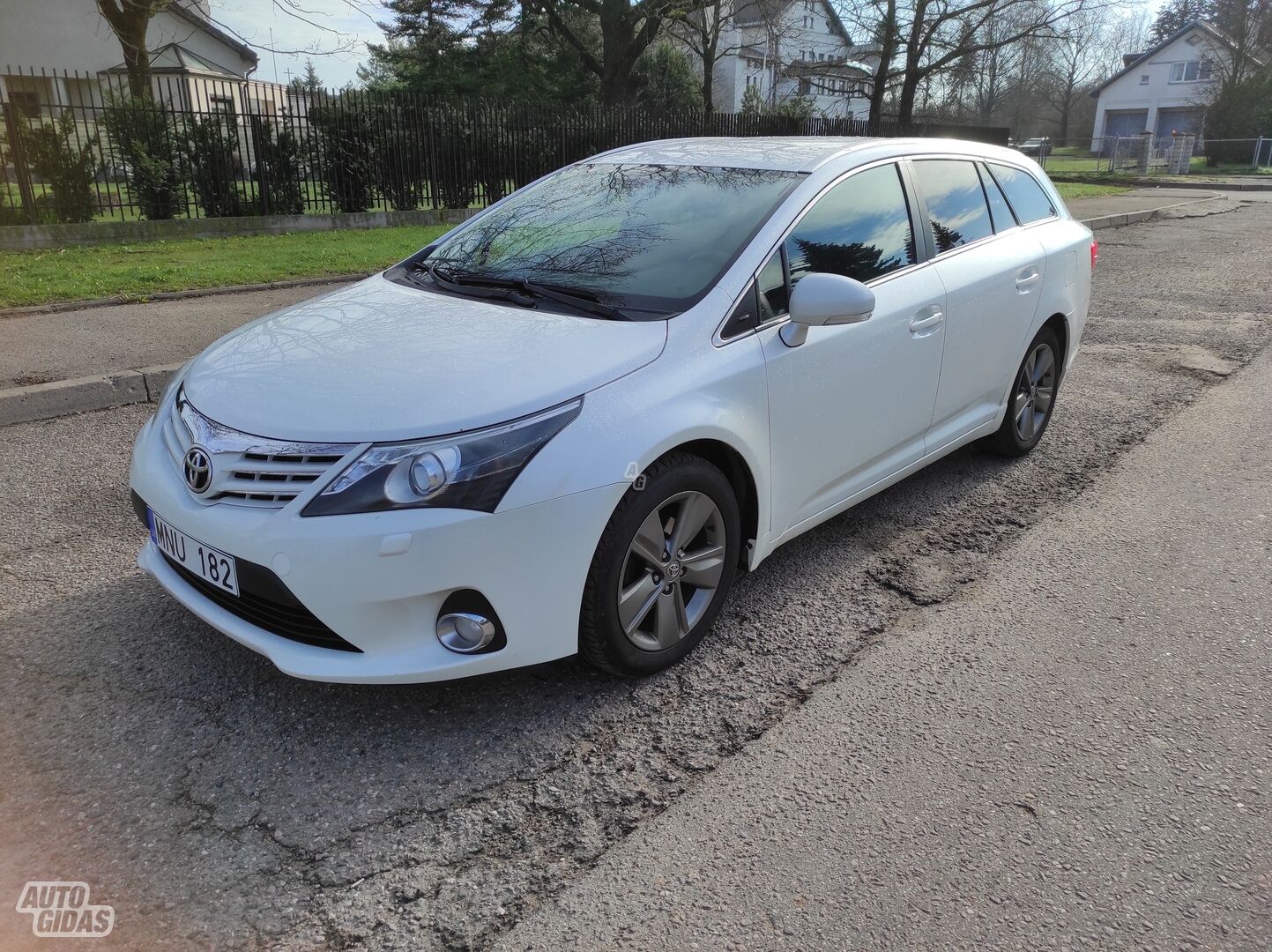 Toyota Avensis 2015 y rent