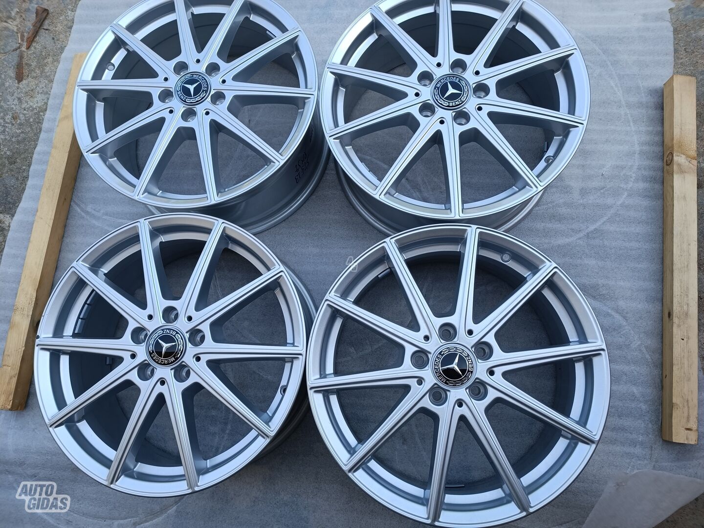 Mercedes-Benz V klasė V 250 light alloy R18 rims