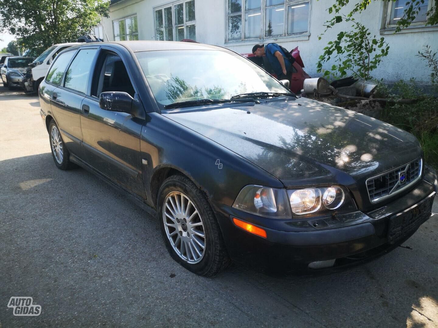 Volvo V40 2003 y parts