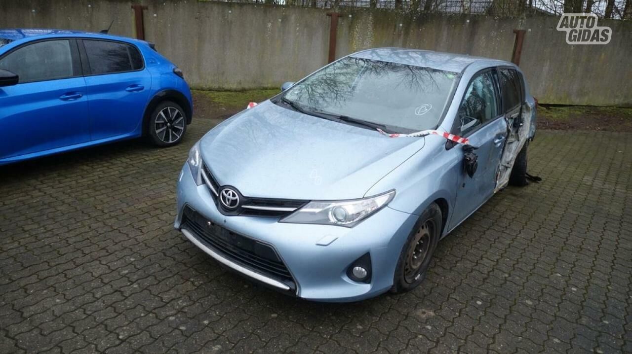 Toyota Auris 2.0 D-4D 2013 m