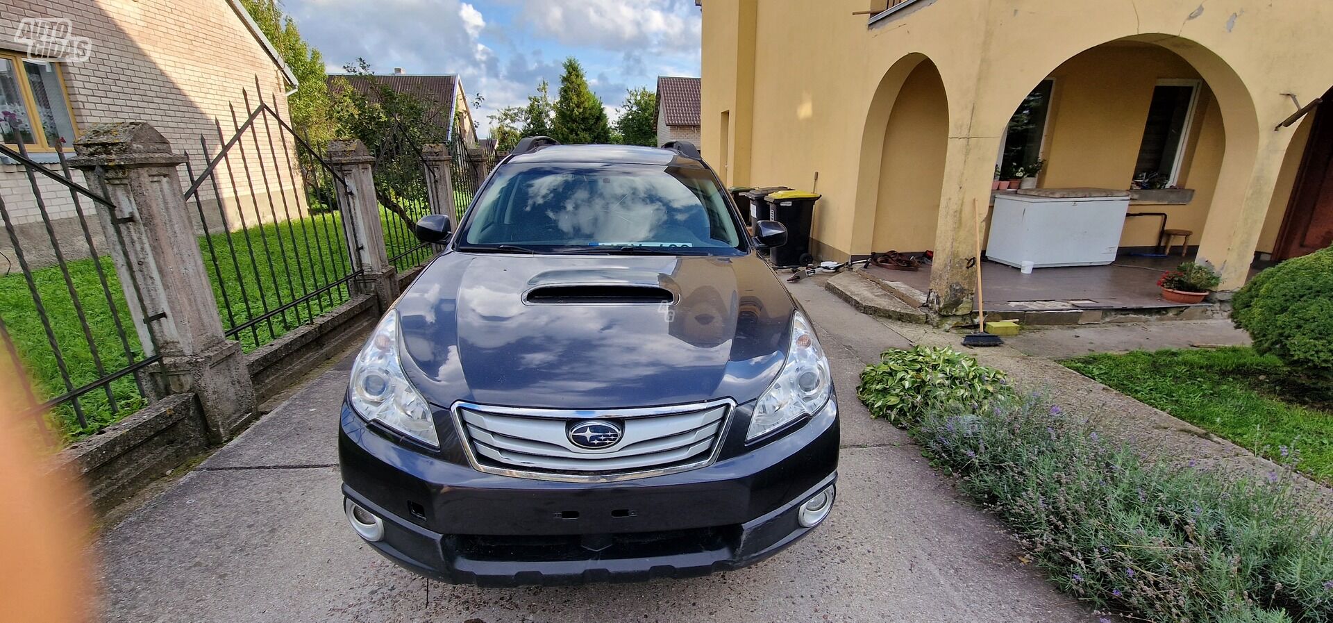 Subaru OUTBACK 2011 y Off-road / Crossover