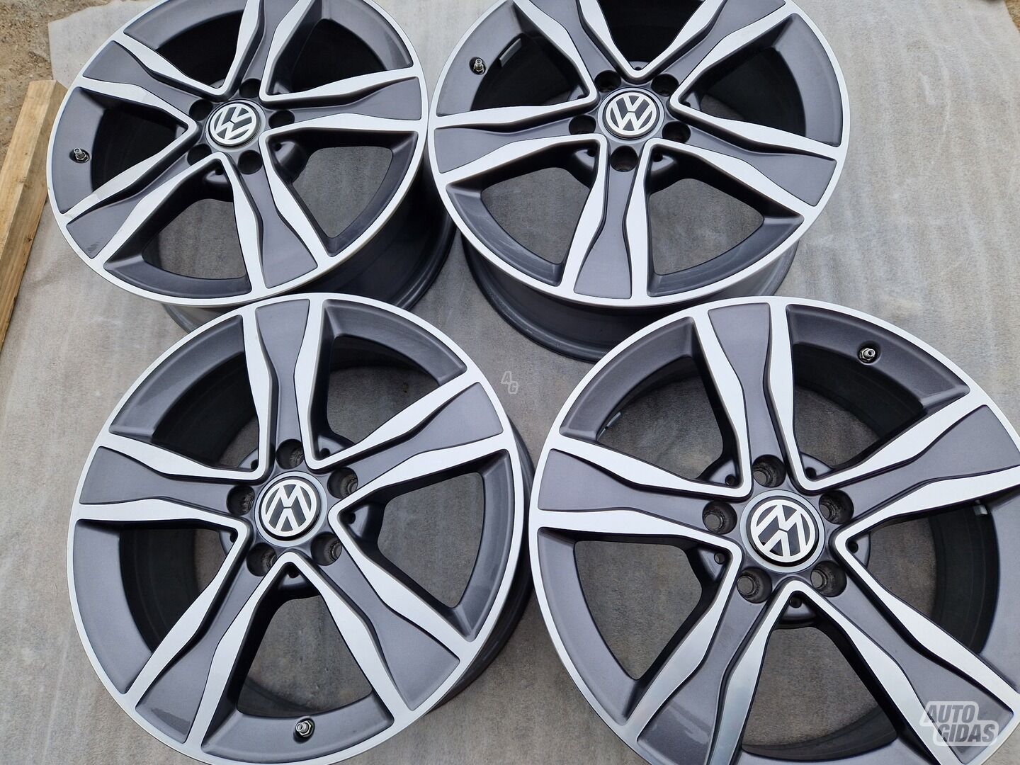 Volkswagen GOLF TOURAN Golf light alloy R17 rims