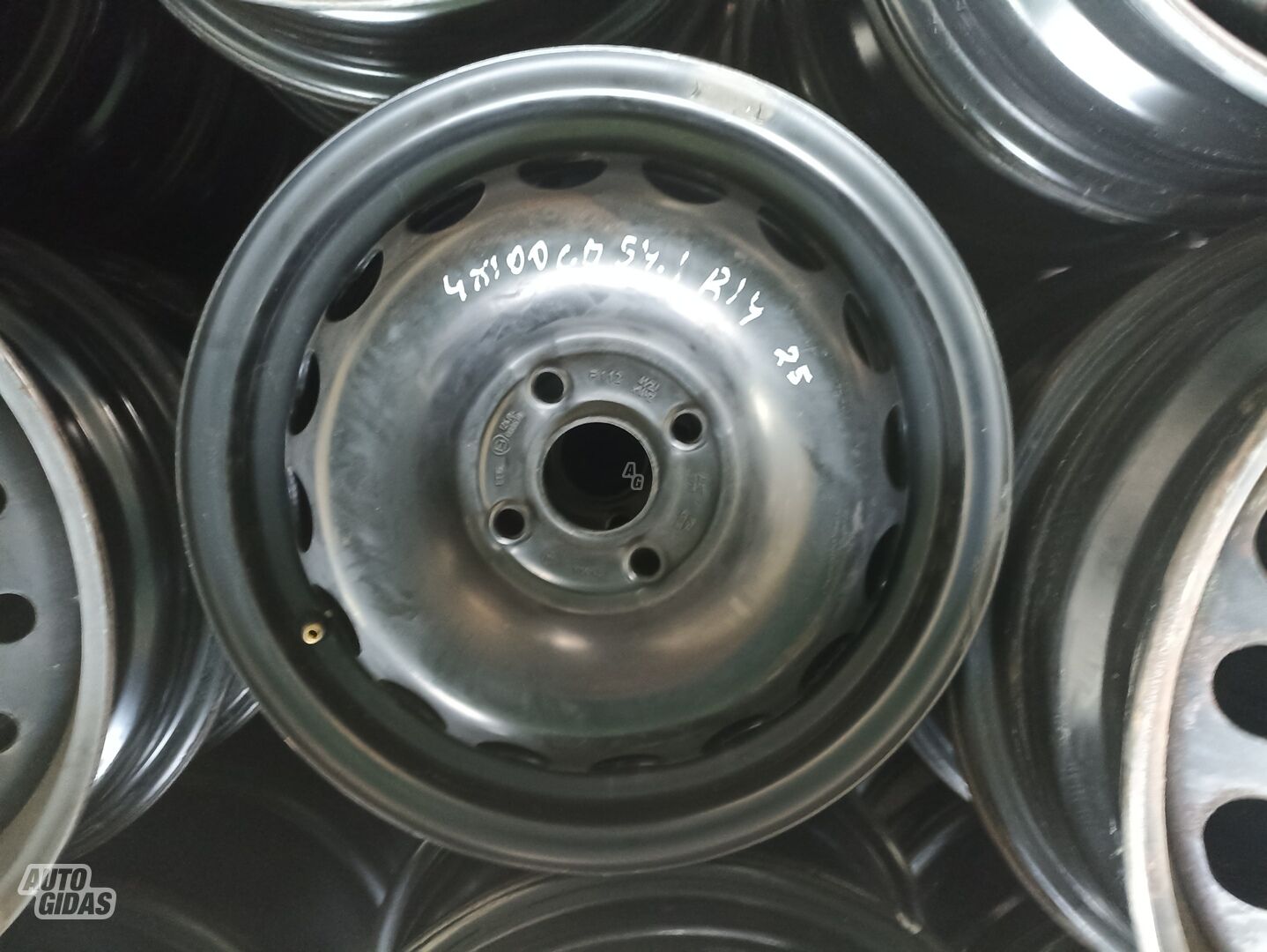 R14 стальные штампованные диски