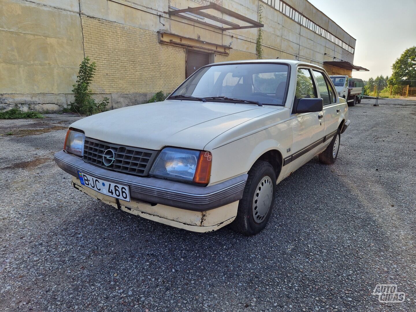 Opel Ascona 1985 y Sedan