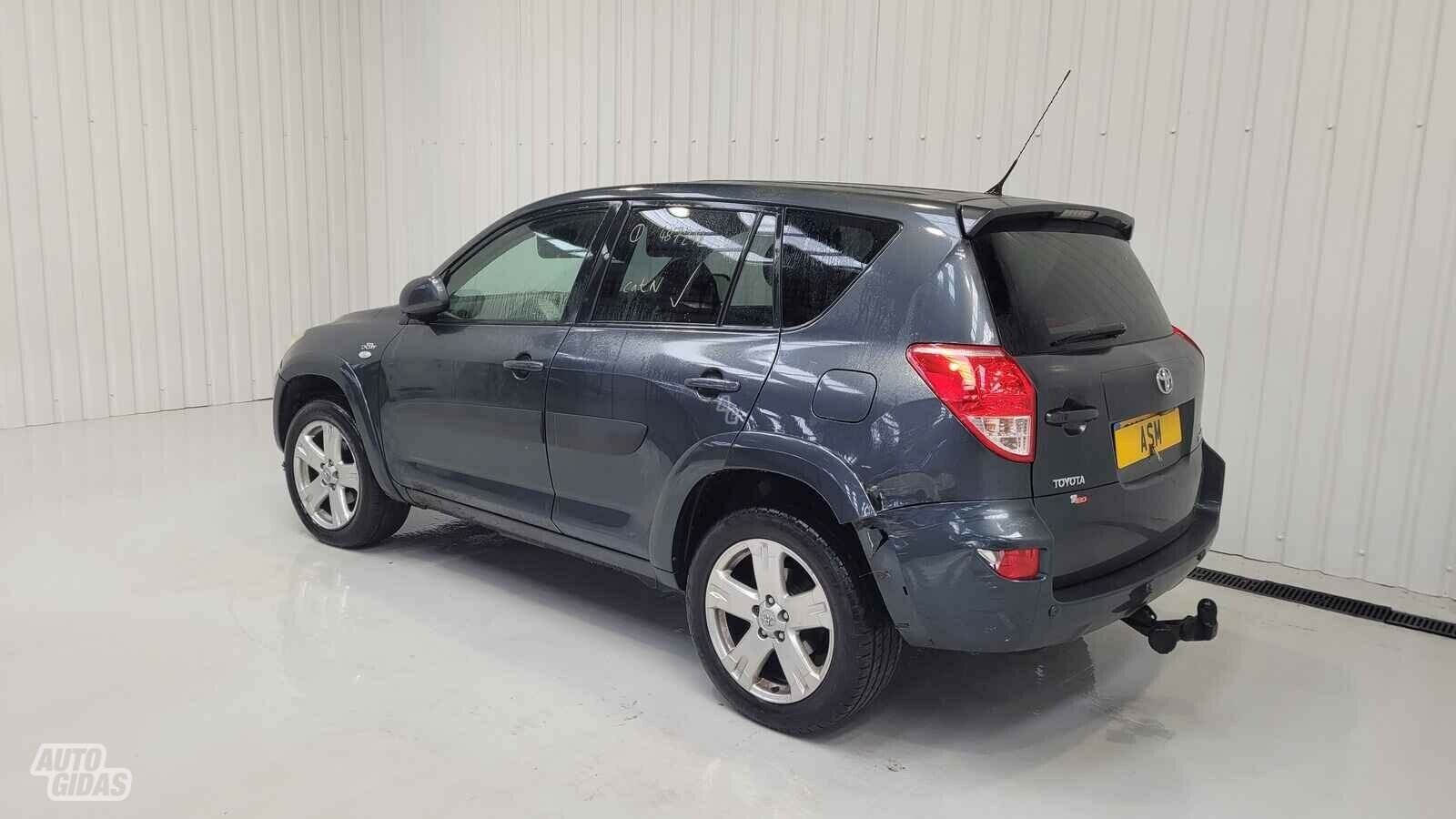 Toyota Rav4 2006 m dalys