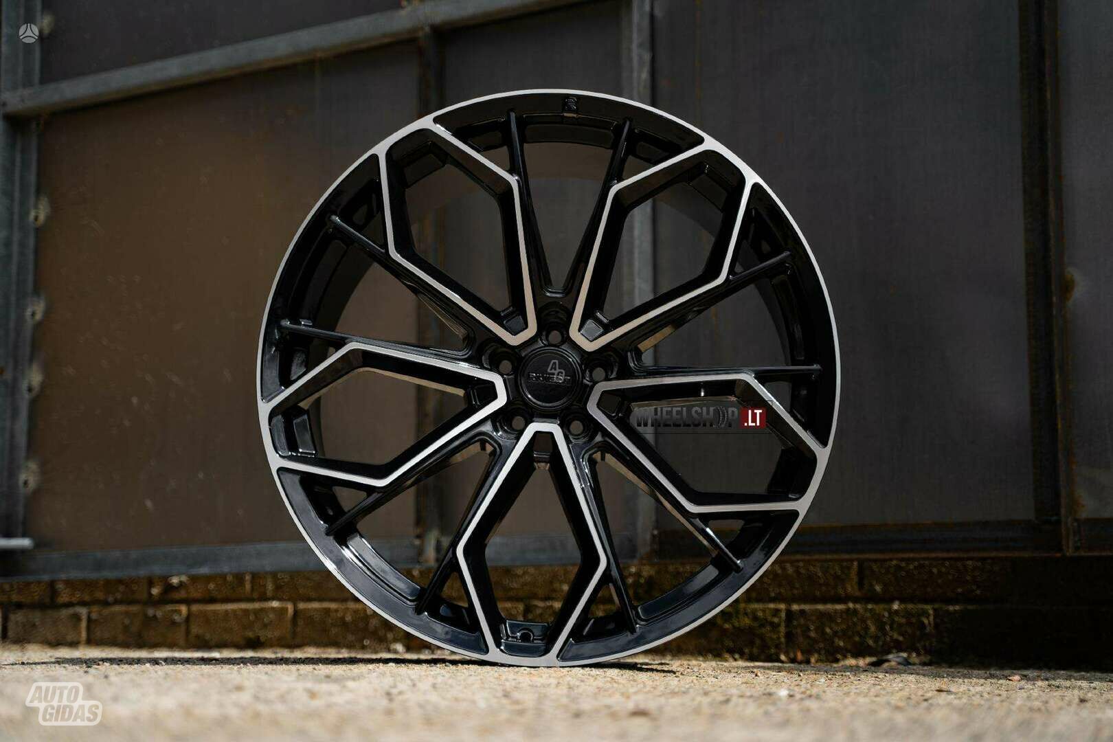 RV133 Black Polished rims