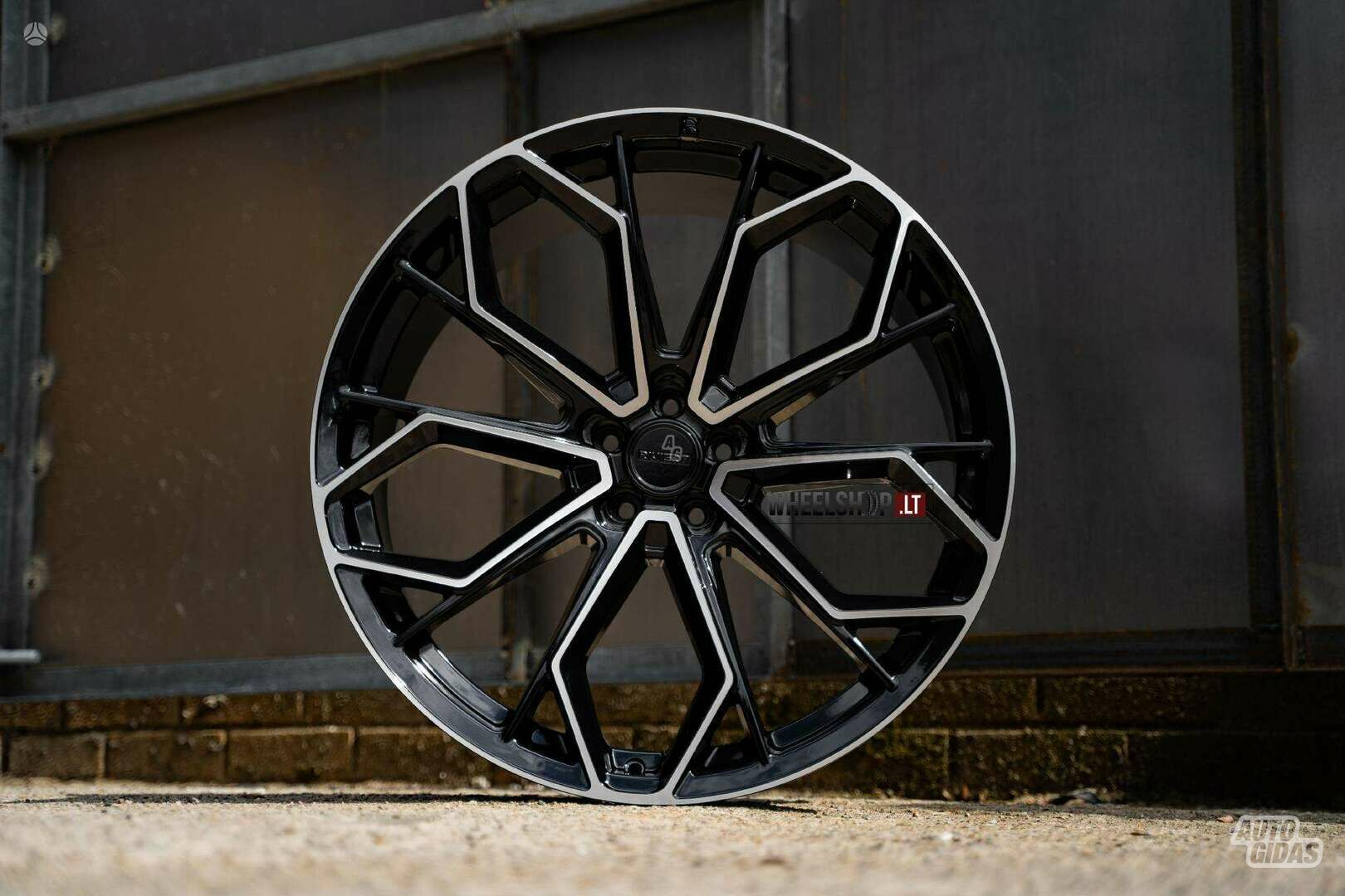 RV133 Black Polished rims