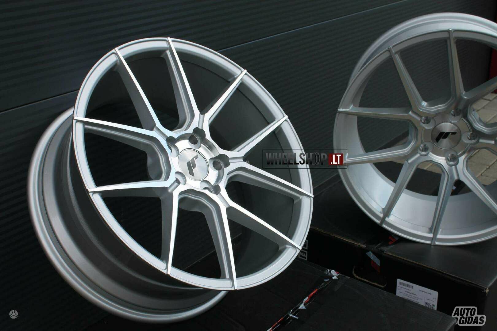 JR30 Silver rims