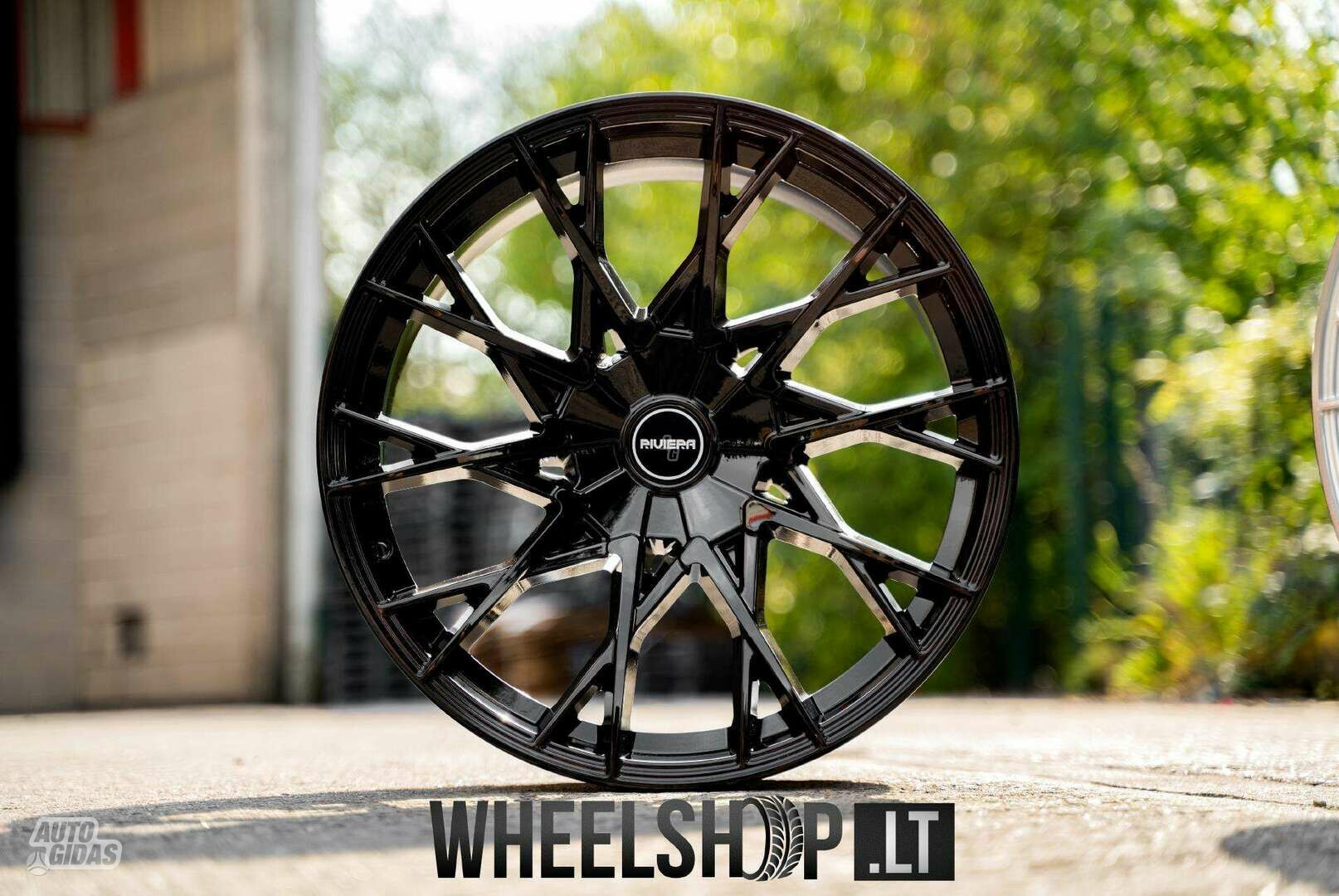 RV197 Gloss Black rims