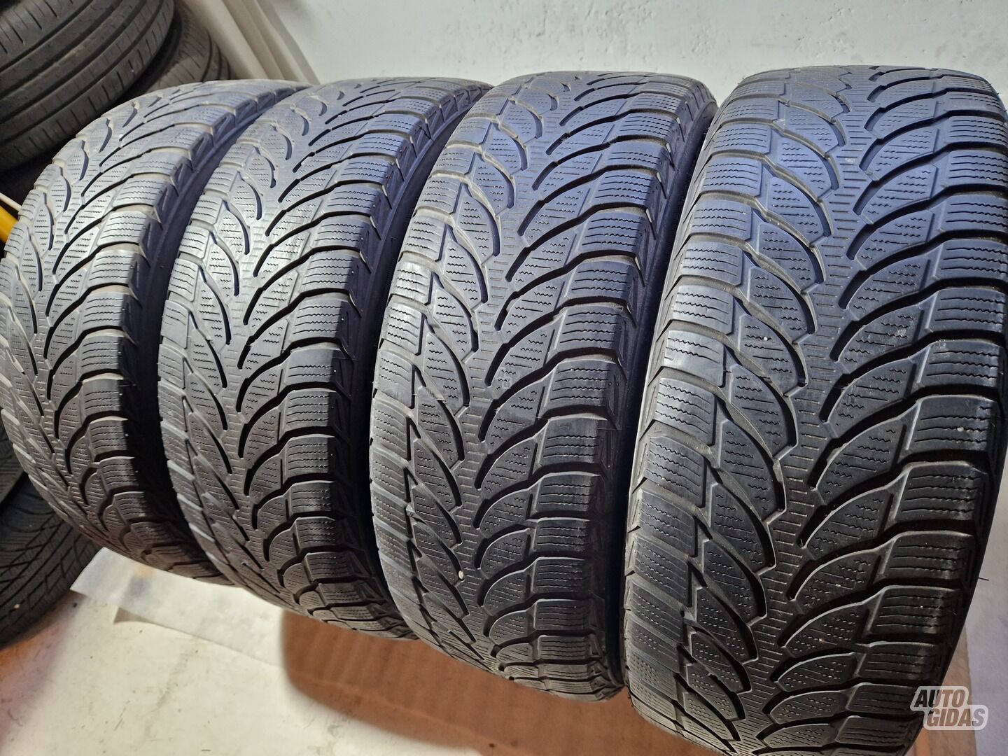 Bridgestone 4-5mm R16 universalios padangos lengviesiems