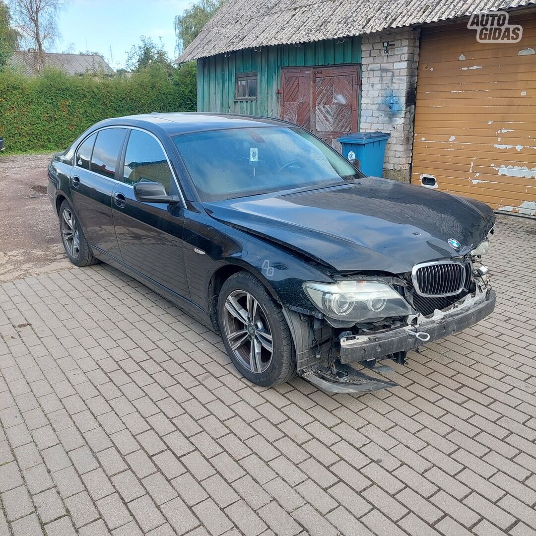 Bmw 740 2006 m dalys