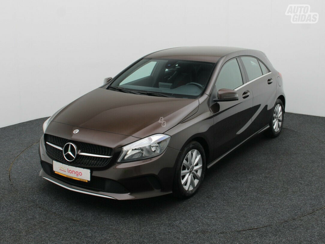 Mercedes-Benz A 180 2018 y Hatchback