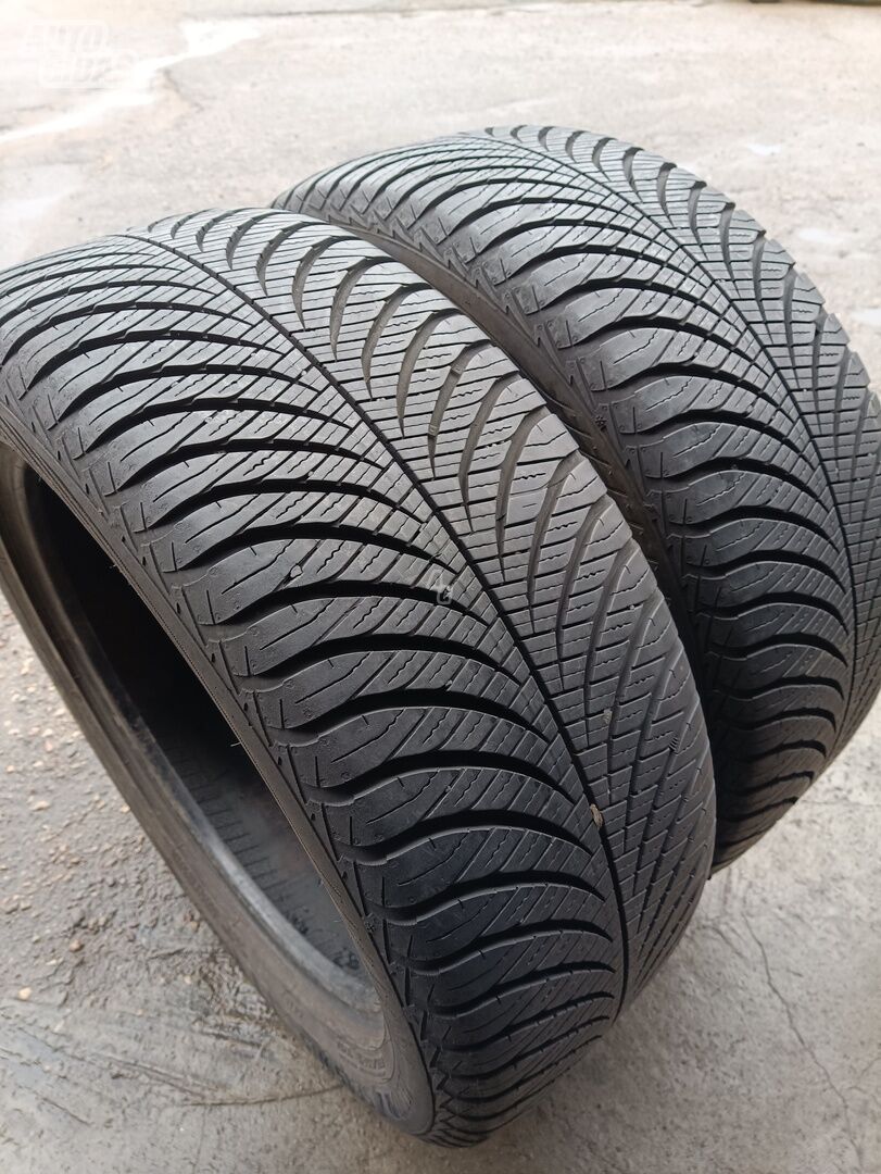 Goodyear R18 universal tyres passanger car