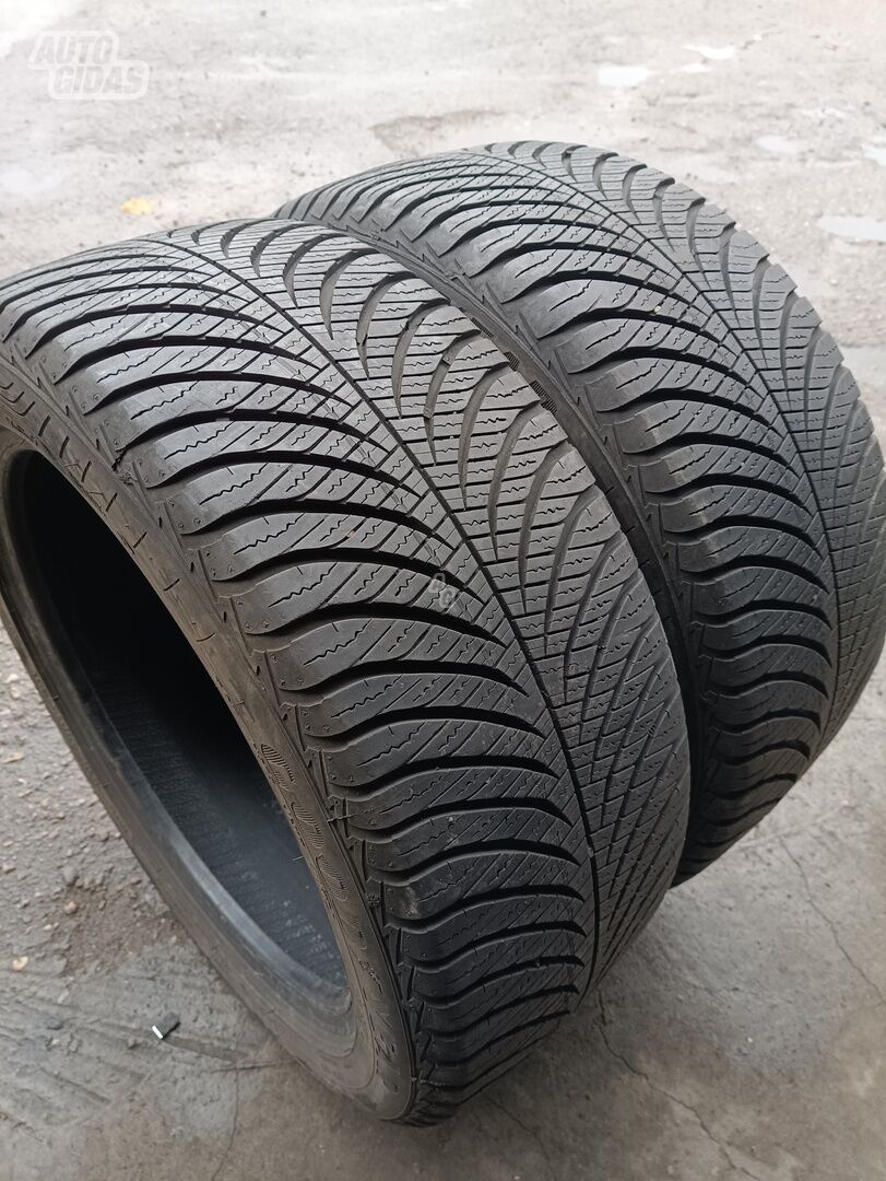 Goodyear R16 universal tyres passanger car