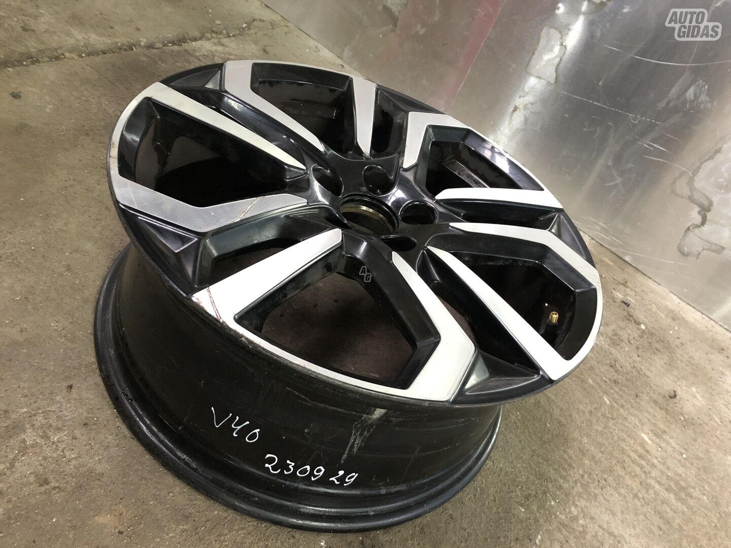 Light alloy R18 rims