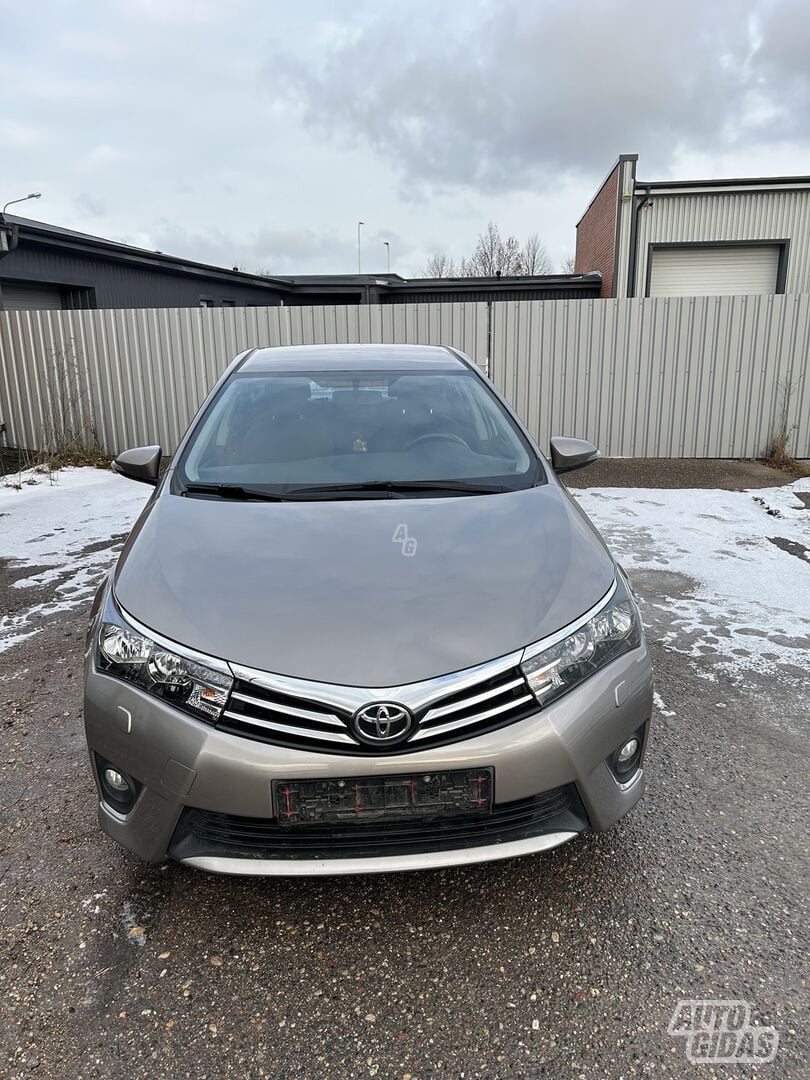 Toyota Corolla 2015 y Sedan