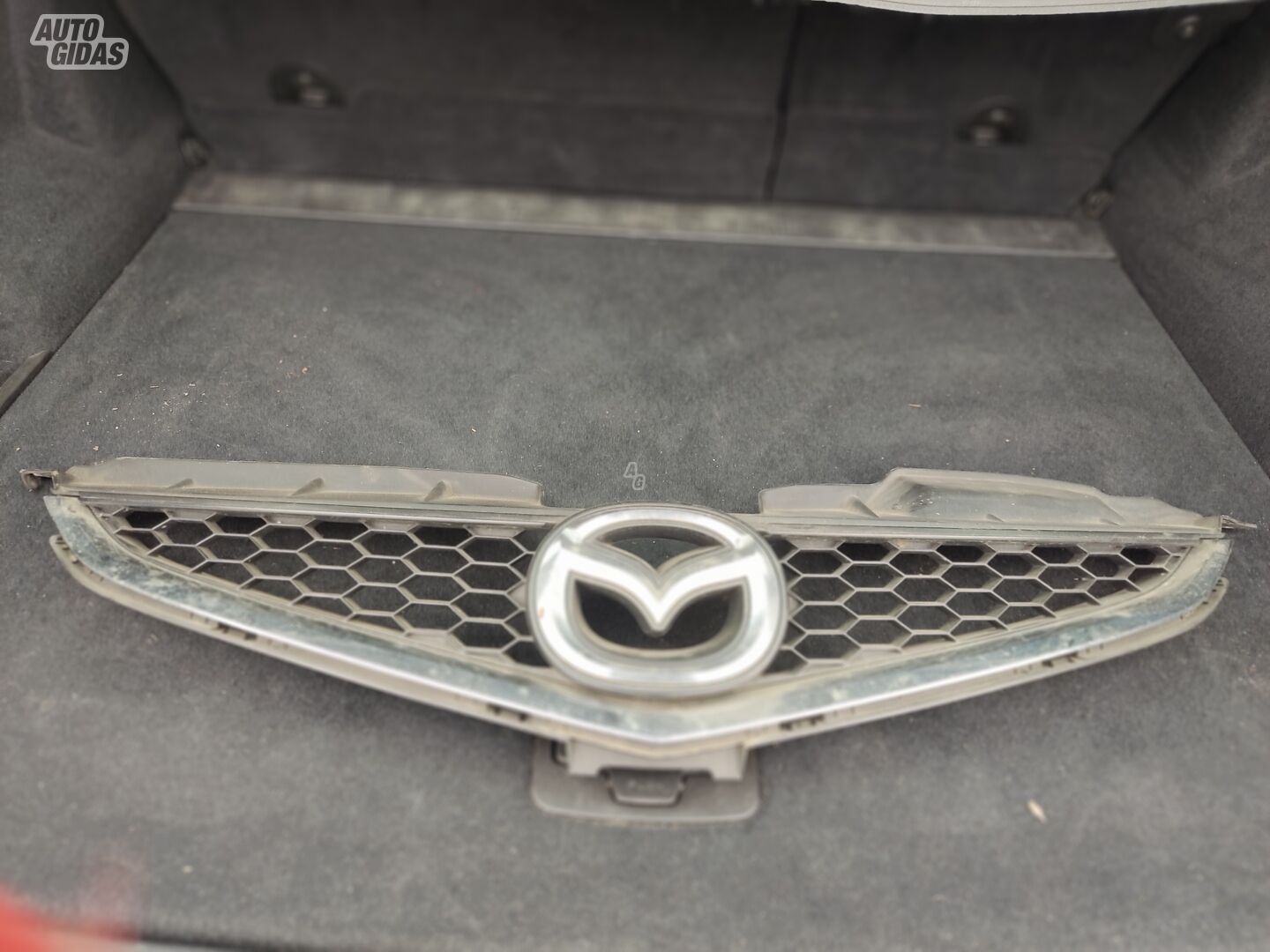 Grotelės viršutinės, Mazda 5 2008 y