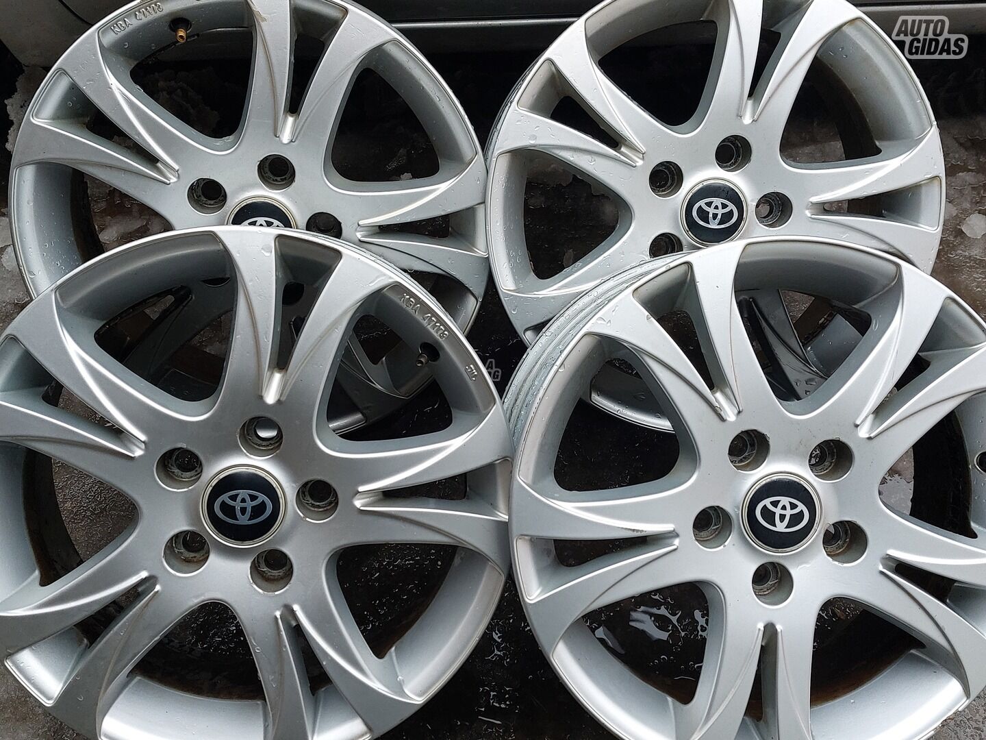 Toyota R16 light alloy rims