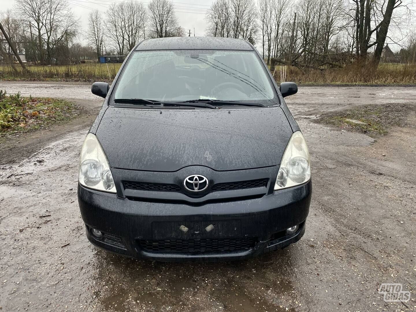 Toyota Corolla Verso 2006 y parts