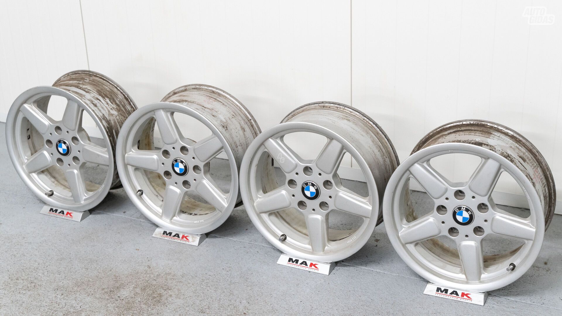 BMW R16 lengvojo lydinio ratlankiai