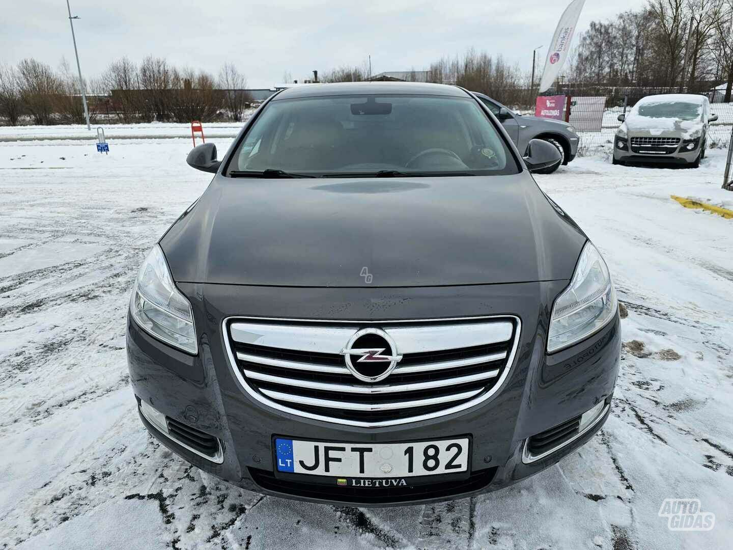 Opel Insignia 2010 y Sedan