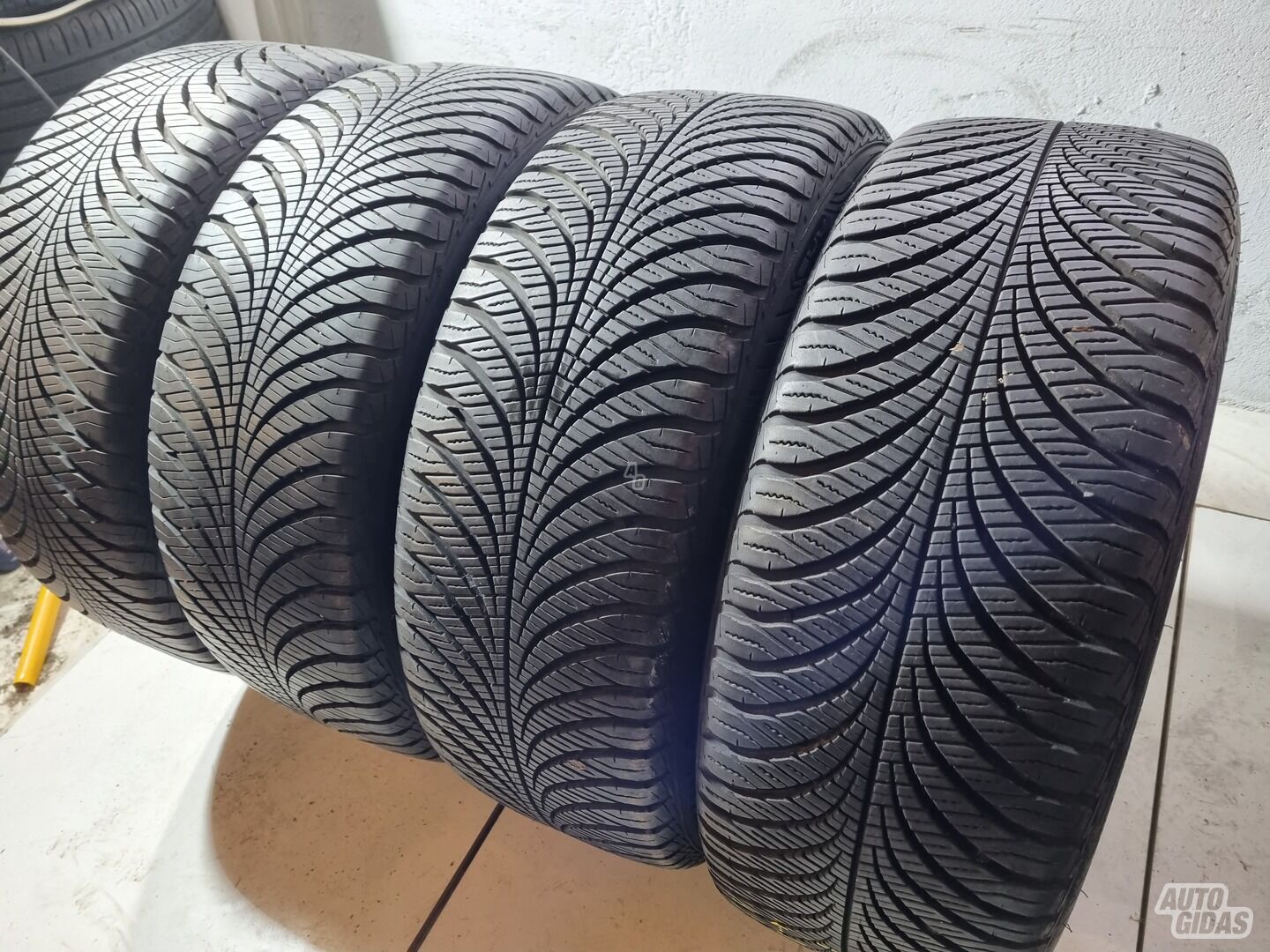 Goodyear 8-9mm R19 universal tyres passanger car