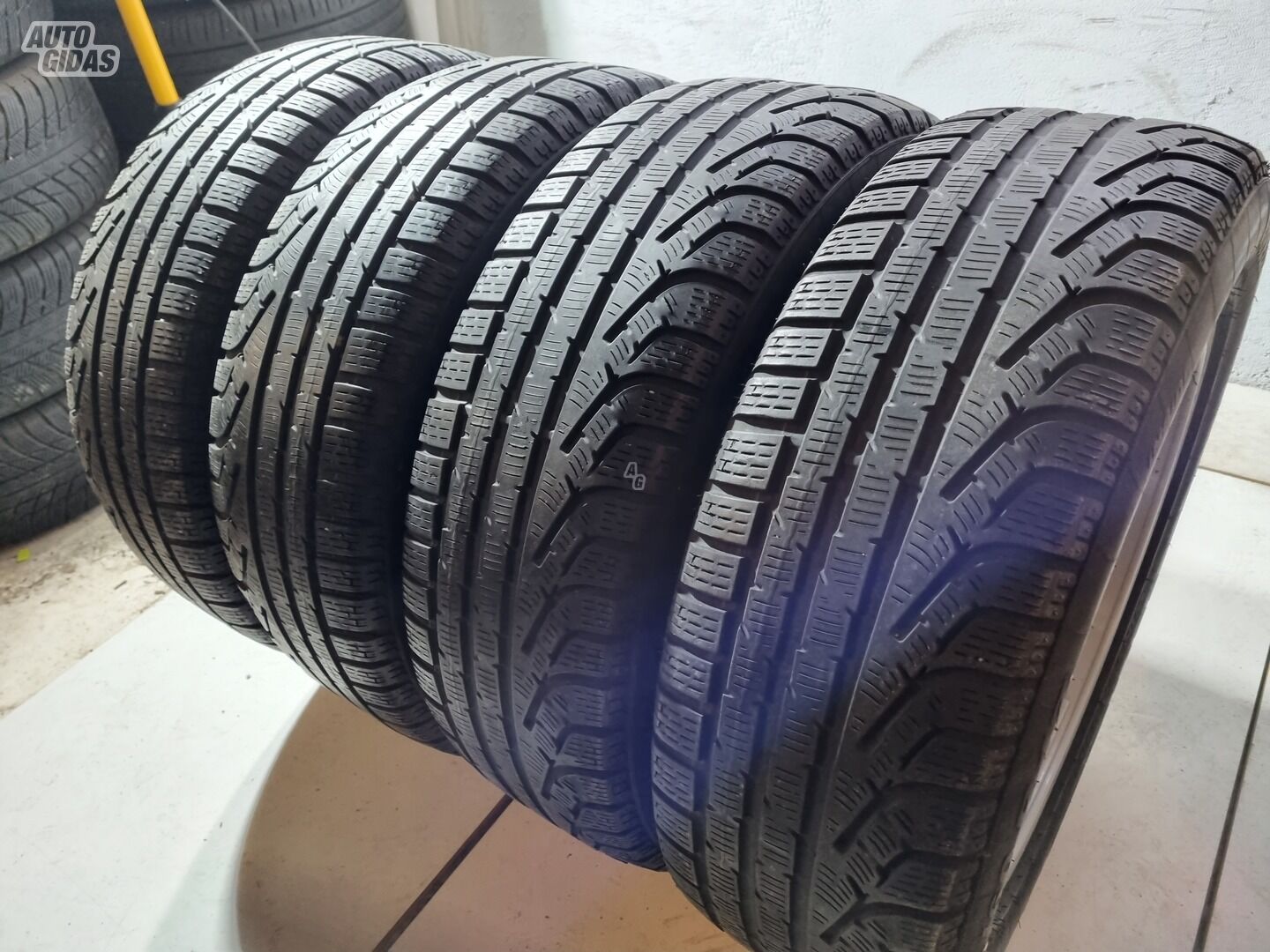 Pirelli 4-5mm R17 зимние шины для автомобилей