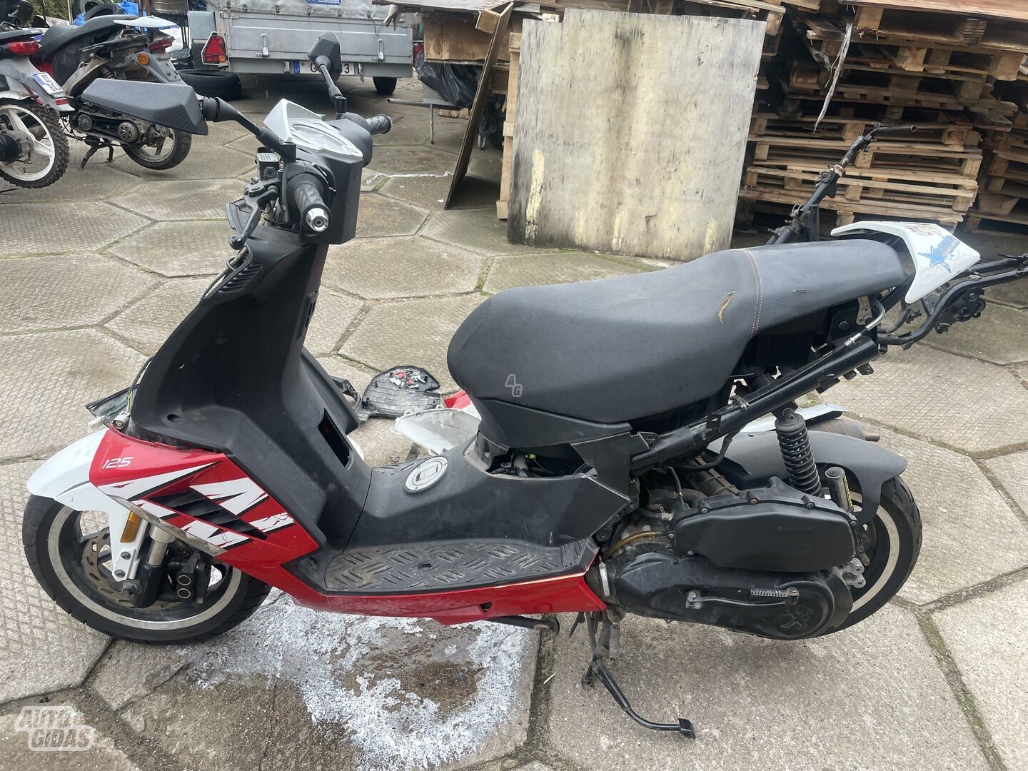 Scooter / moped Peugeot Speedfight 2015 y parts