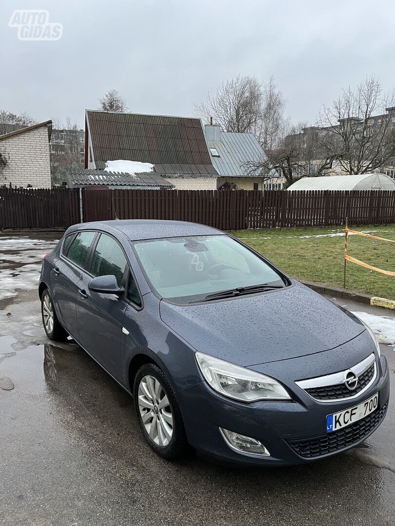 Opel Astra IV 2010 г