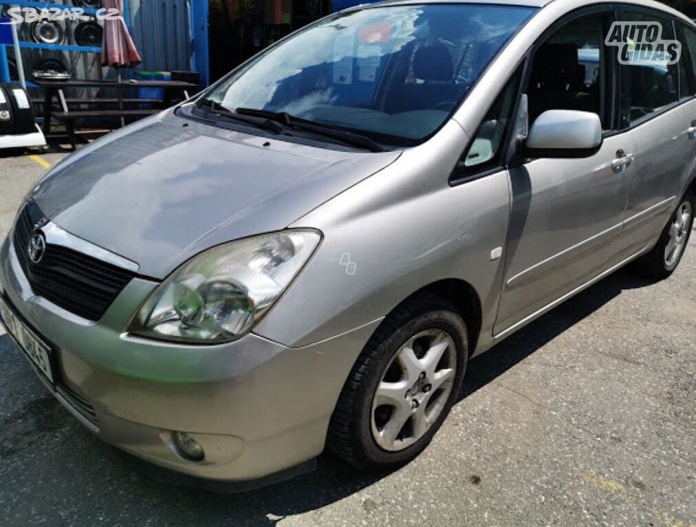 Toyota Corolla Verso 2002 m dalys