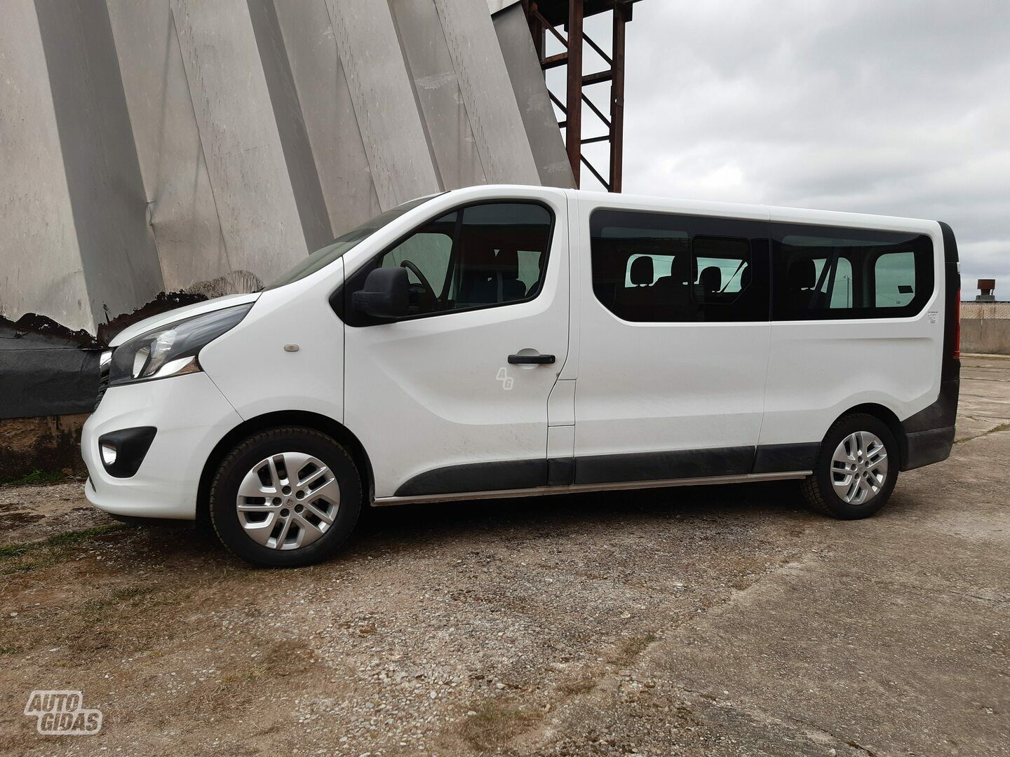 Opel Vivaro 2016 y Van