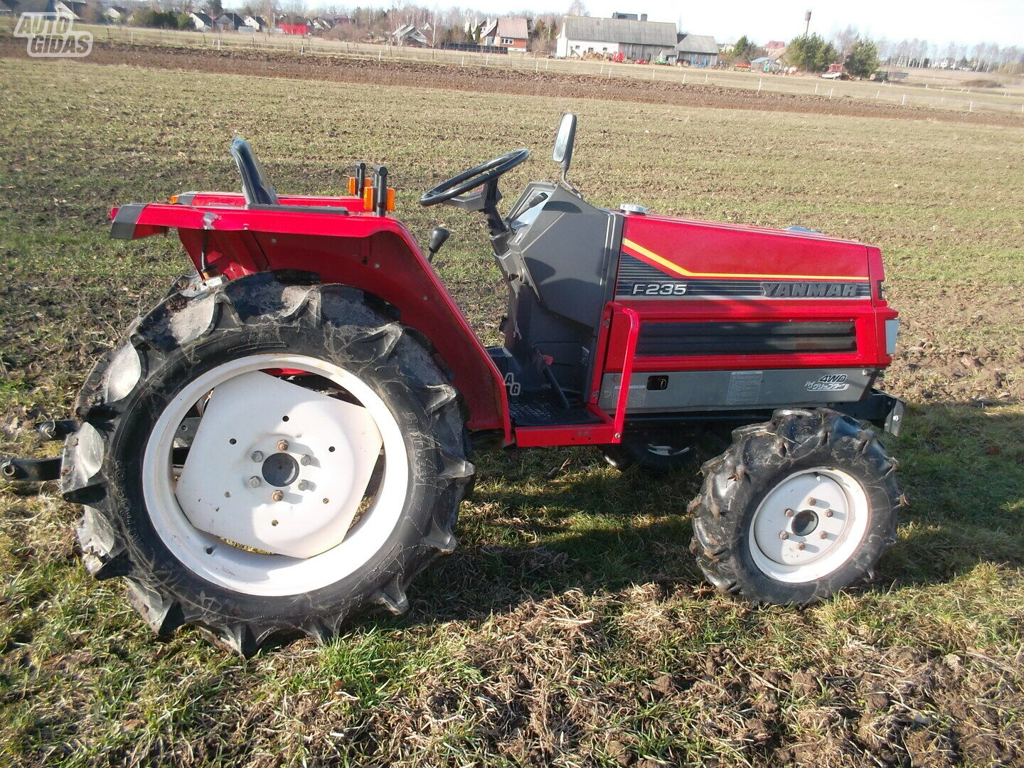 Yanmar F2350 1992 г Трактор
