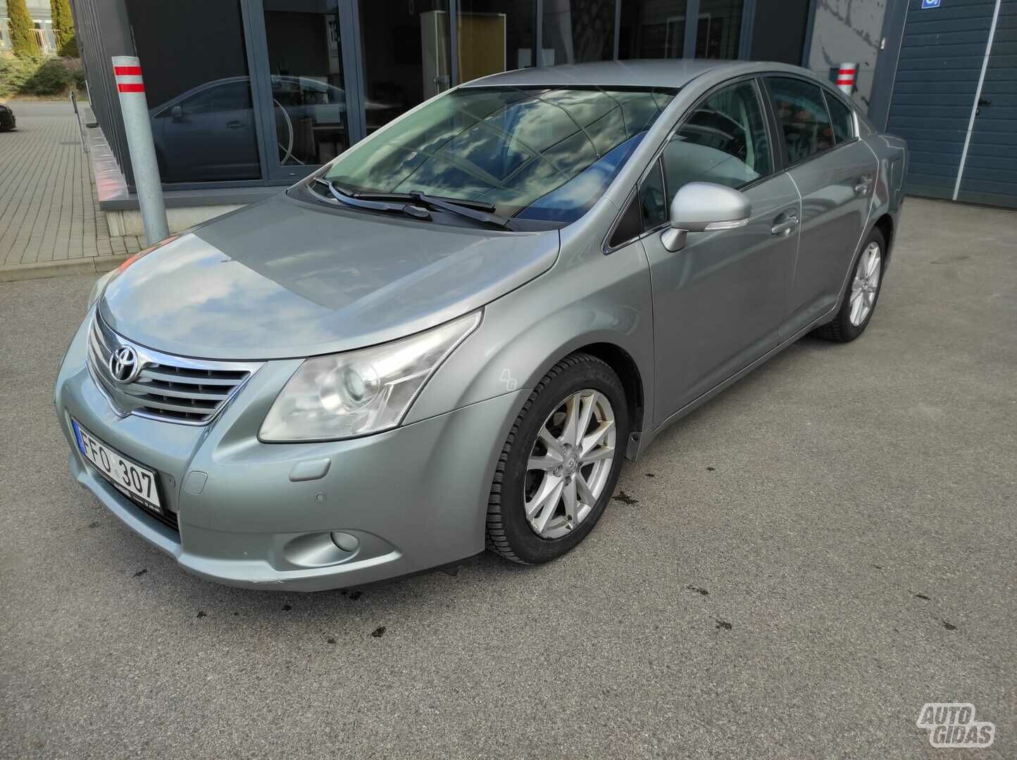 Toyota Avensis 2013 y rent