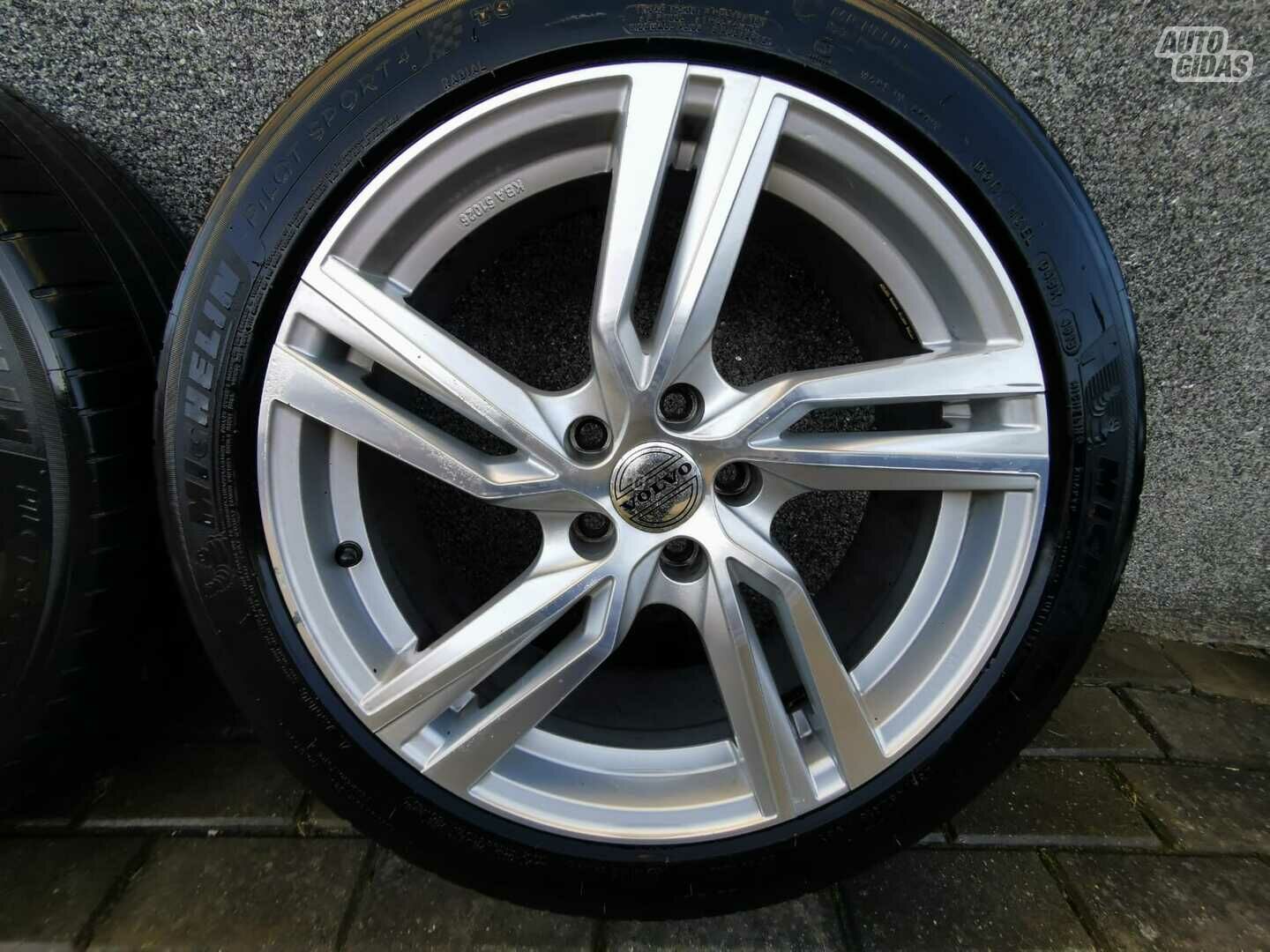 Volvo light alloy R18 rims