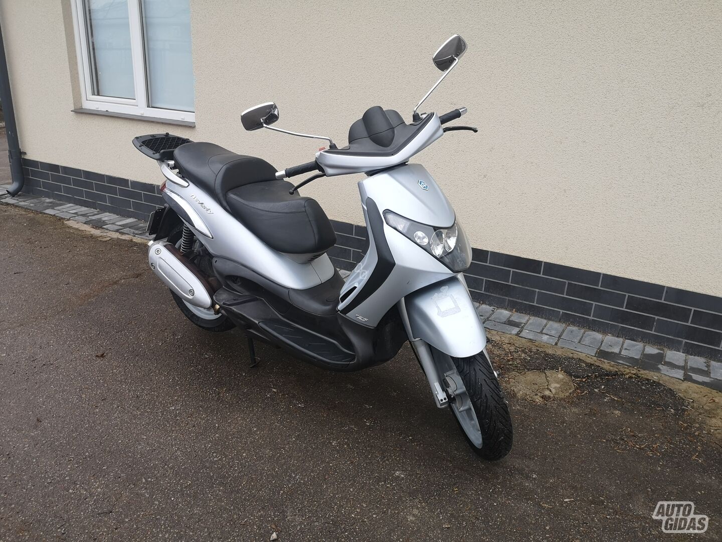 Piaggio Beverly 2006 y Scooter / moped