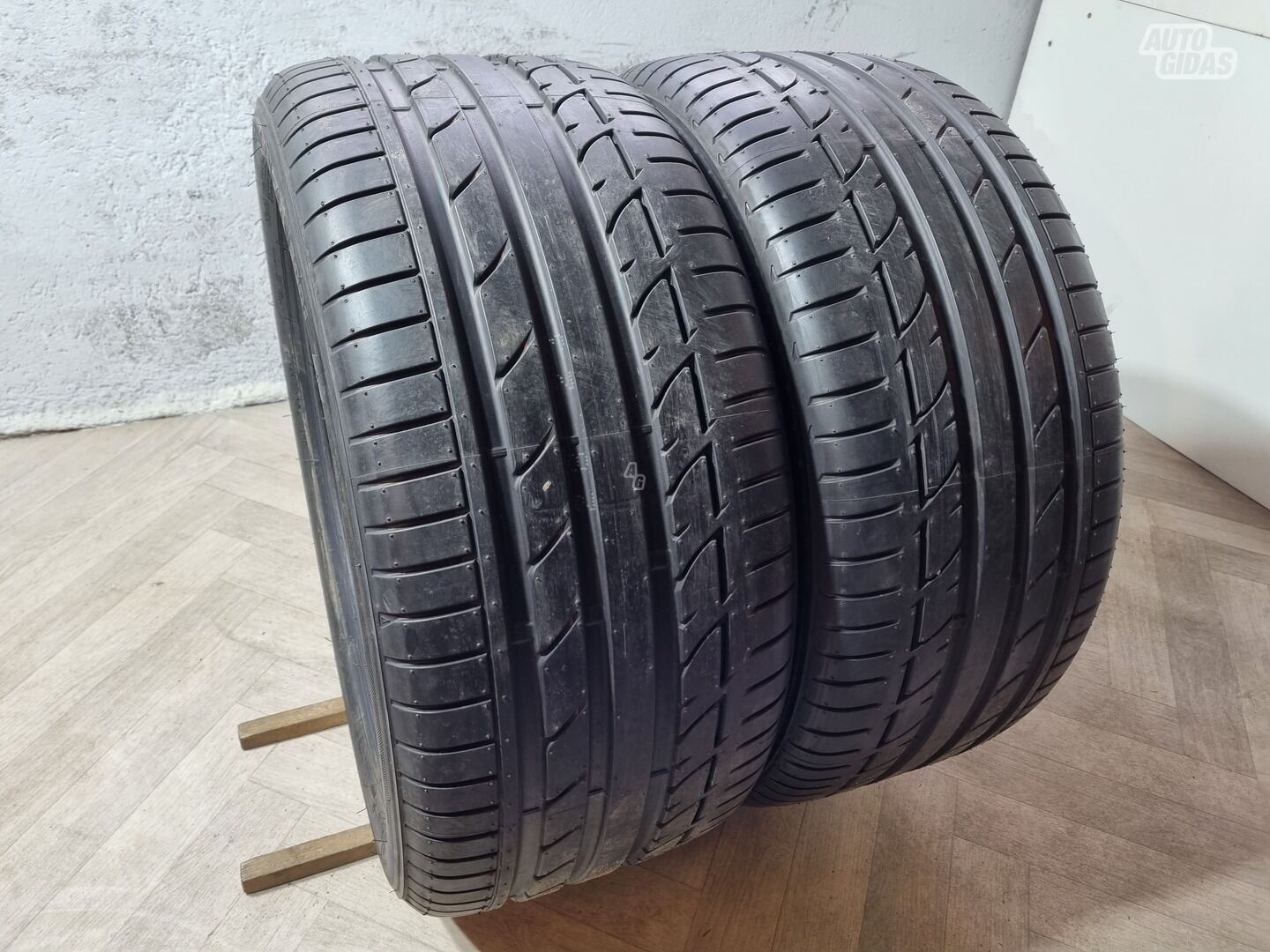 Bridgestone 7-8mm R19 summer tyres passanger car