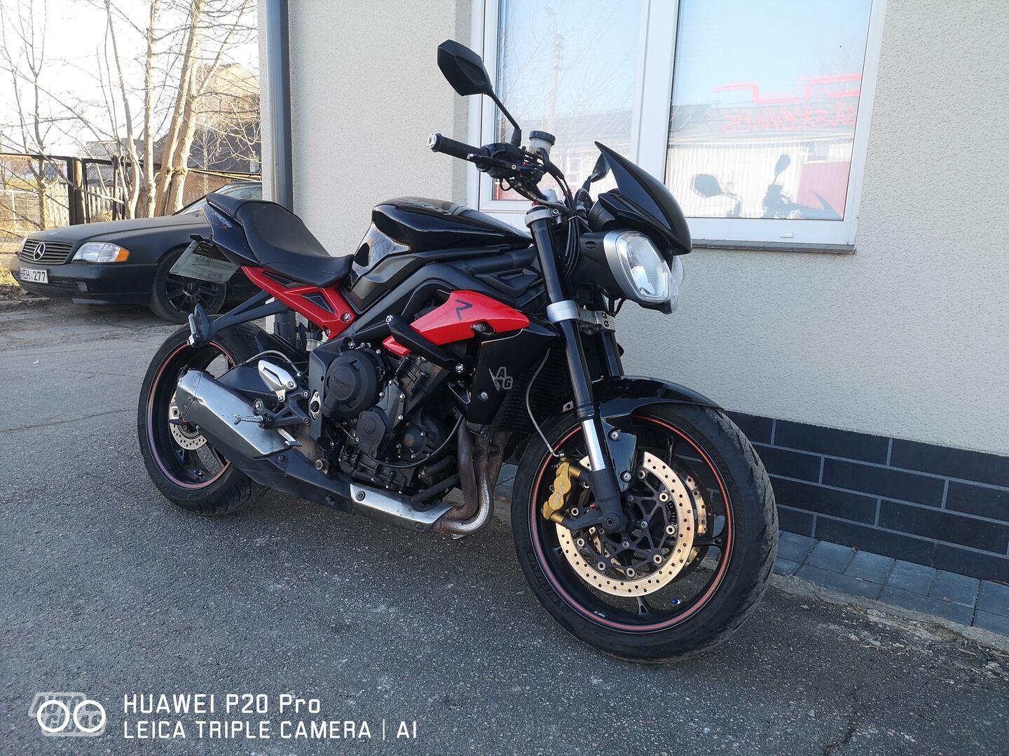 Triumph Street Triple 2013 y Classical / Streetbike motorcycle