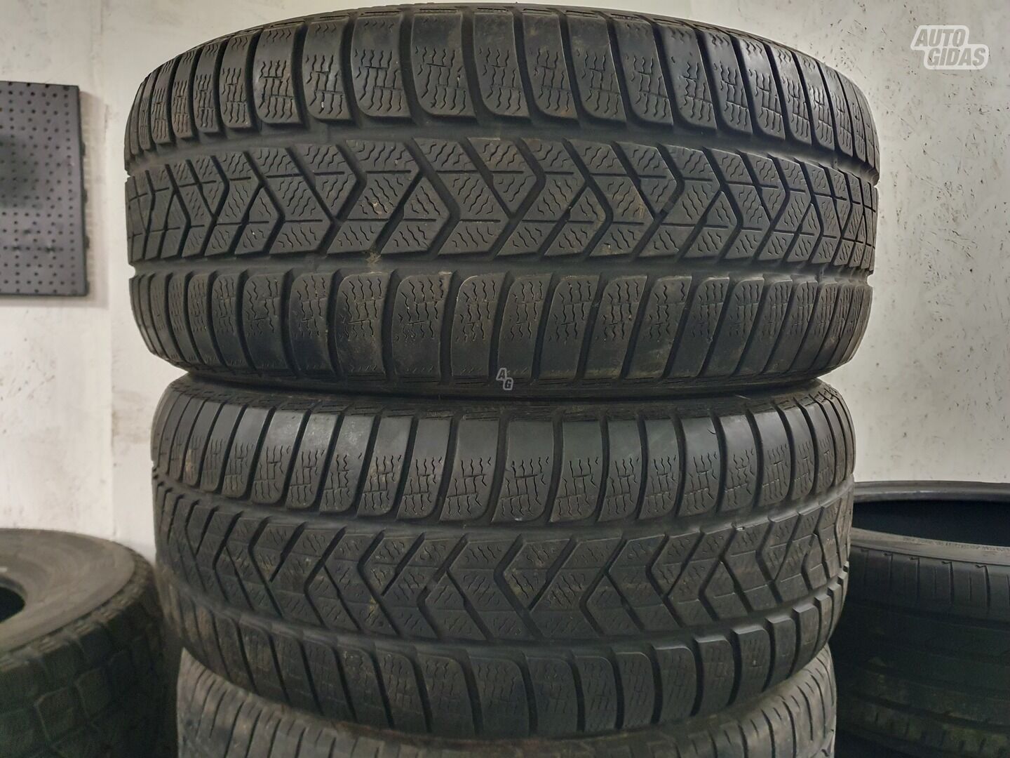 Pirelli R18 universal tyres passanger car