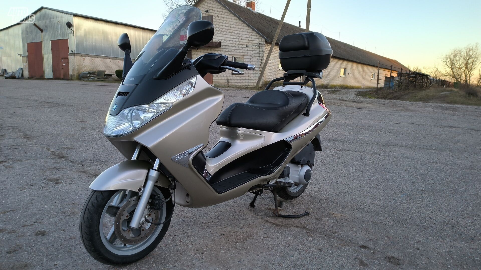 Piaggio X8 2004 y Scooter / moped