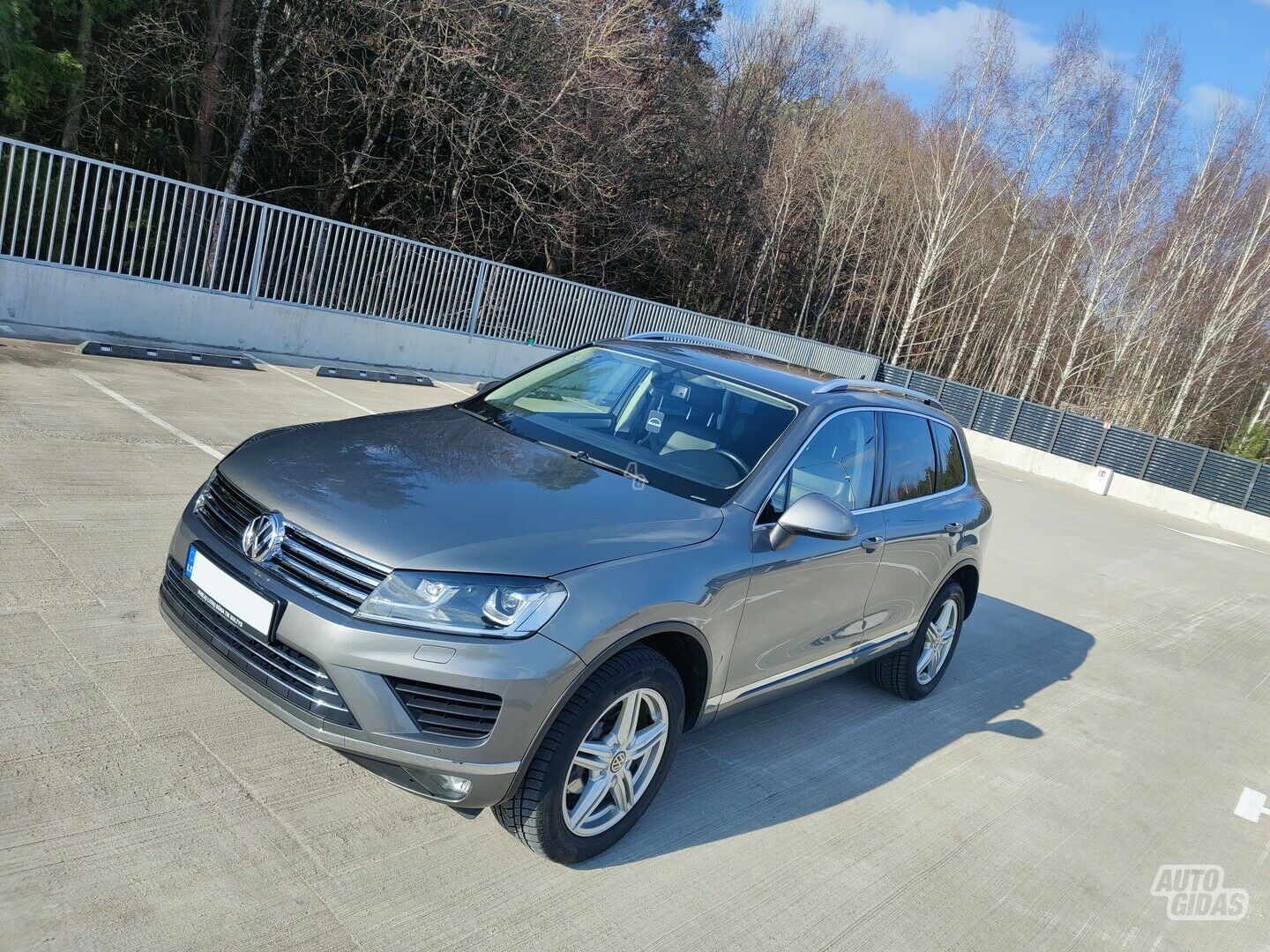 Volkswagen Touareg 2015 г Внедорожник / Кроссовер