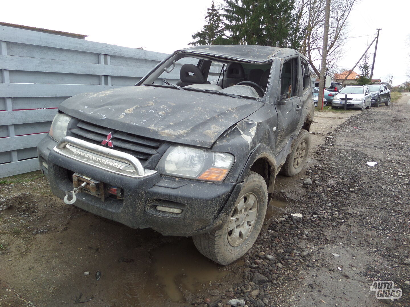 Mitsubishi Pajero 2000 y parts